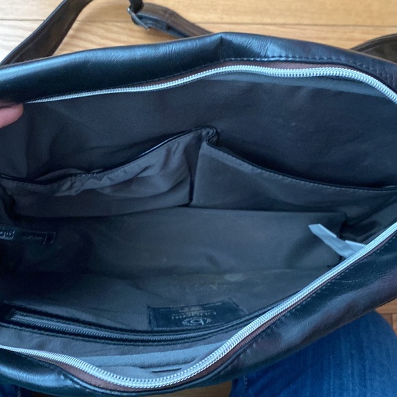 Faux leather Bugatti cross body bag with multiple compartments - Picture 2 of 4